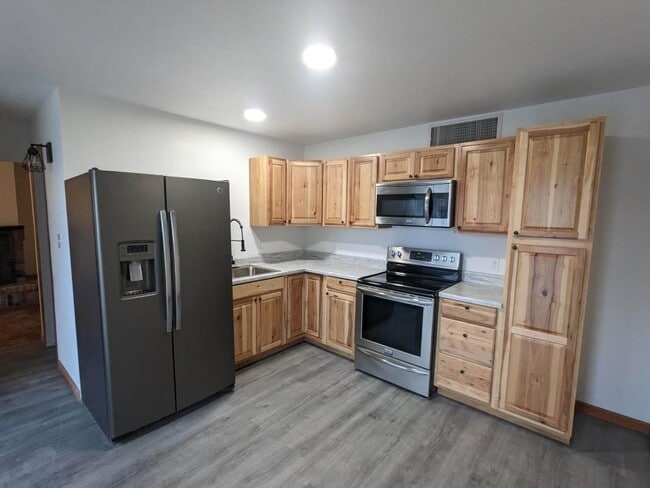 Photo - 2005 Gunnison Ave Unit B