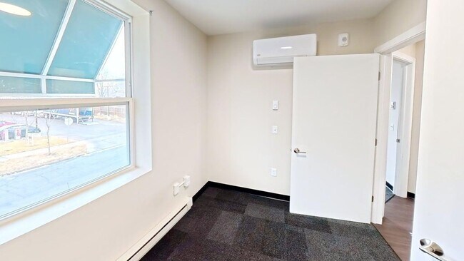 Photo - 3554 E Washington Ave Unidad 200