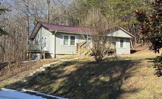 Three Bedroom Home in Corbin, KY - Three Bedroom Home in Corbin, KY