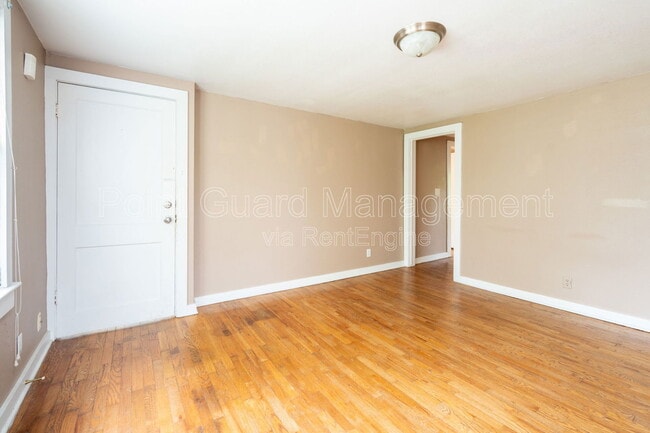 Photo - 302 S Poplar St