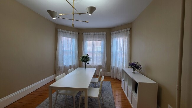 Photo - 49 Temple St