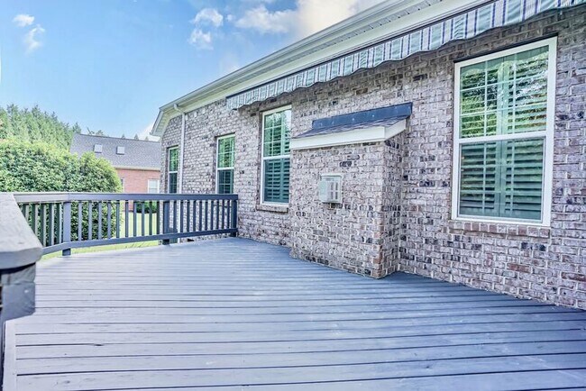 Photo - 100 Little Pond Dr