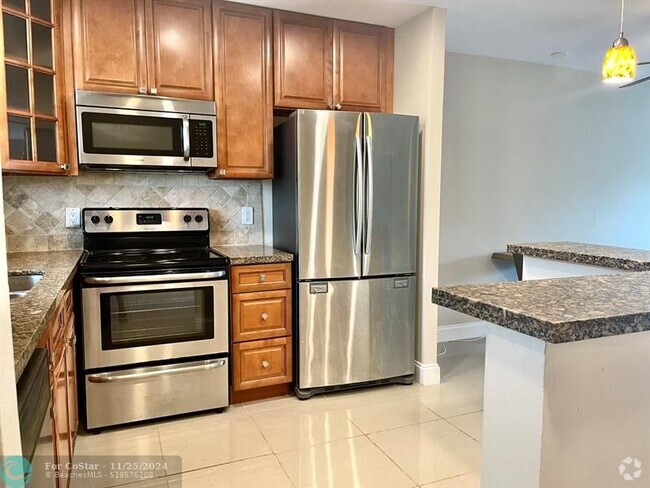 Building Photo - 809 W Oakland Park Blvd Unit J12 Rental