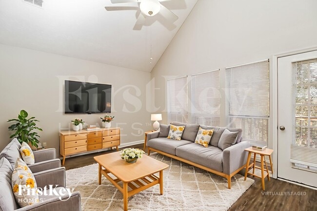 Photo - 852 Shore Dr