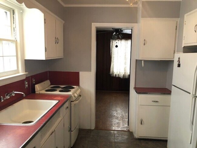 Photo - Great 4 Bedroom Home In Harper Woods