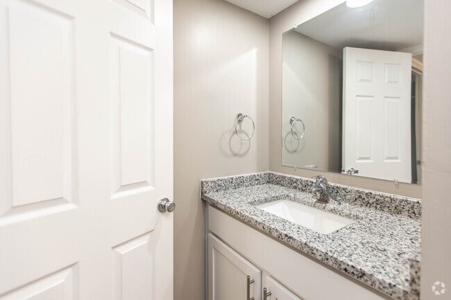 1BR, 1BA - 750 SF