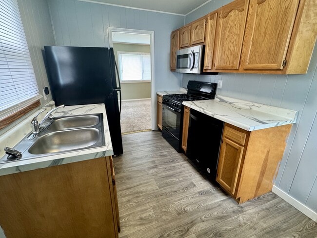 Photo - 906 E Elm St