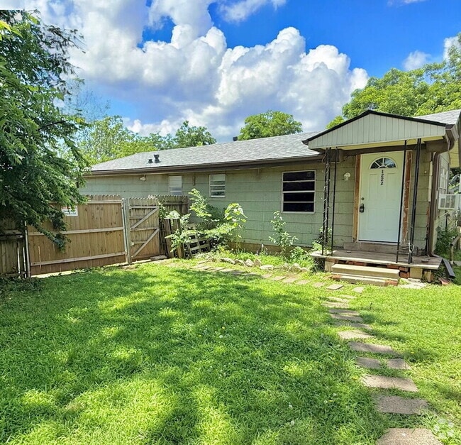 Building Photo - Cozy Living in the Heart of OKC – 1BR Retr... Rental