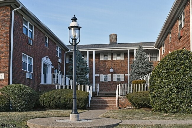 Photo - 191 N Beverwyck Rd