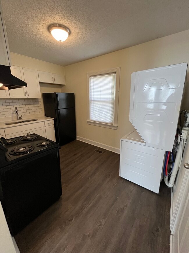 Photo - 300 Chamberlain St