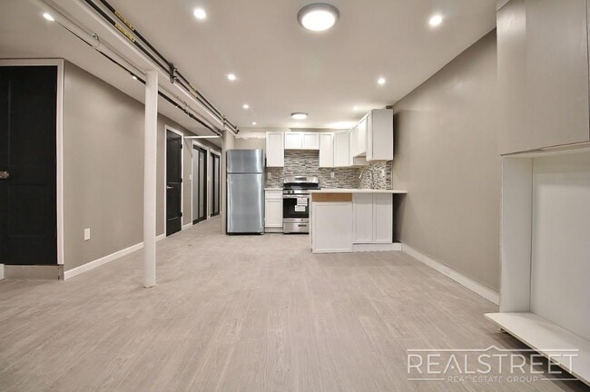 Building Photo - NO FEE! NEW 3 BED 2 Bath in Crown Heights Limestone!