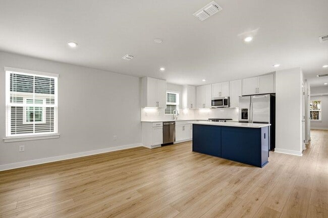 Photo - 2752 Rowyn St