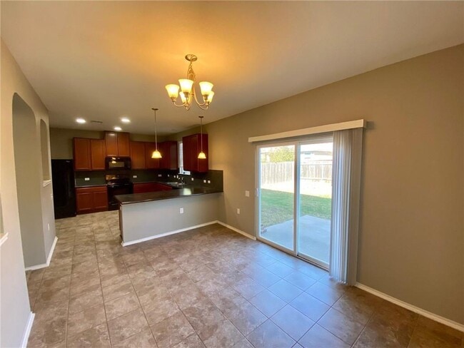 Photo - 6412 Garden Rose Path