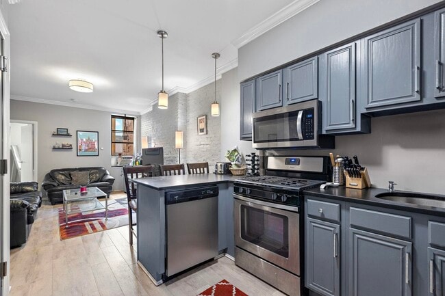 Photo - 263 1st St Unidad 5R Rental
