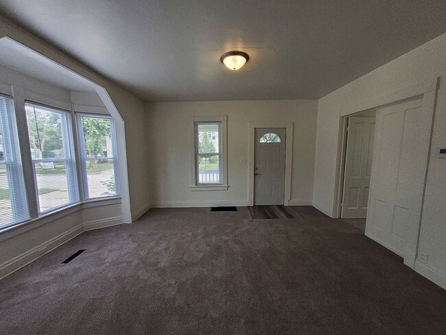 Photo - 525 W 5th St