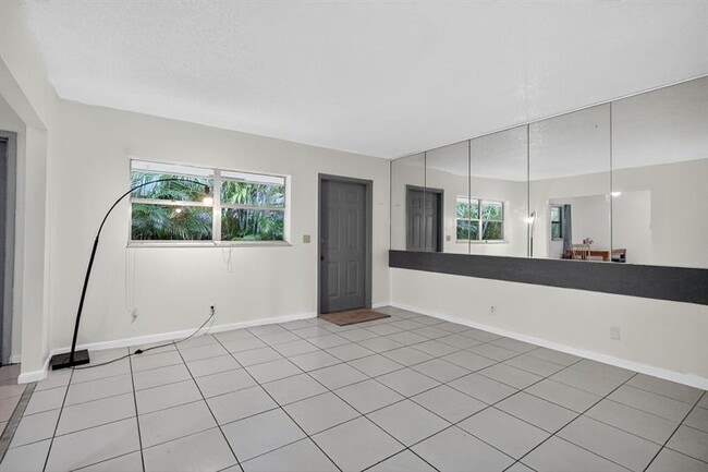 Photo - 274 SW 9th St Unidad 2