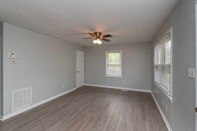 Photo - 3 bed/1.5 bath single-family home, with en...