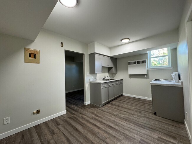 Photo - 1 Bedroom 1 Bathroom! Unit 11