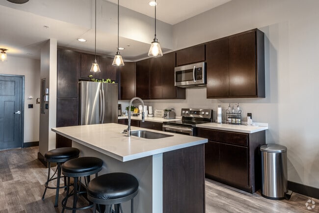 2BR, 1BA