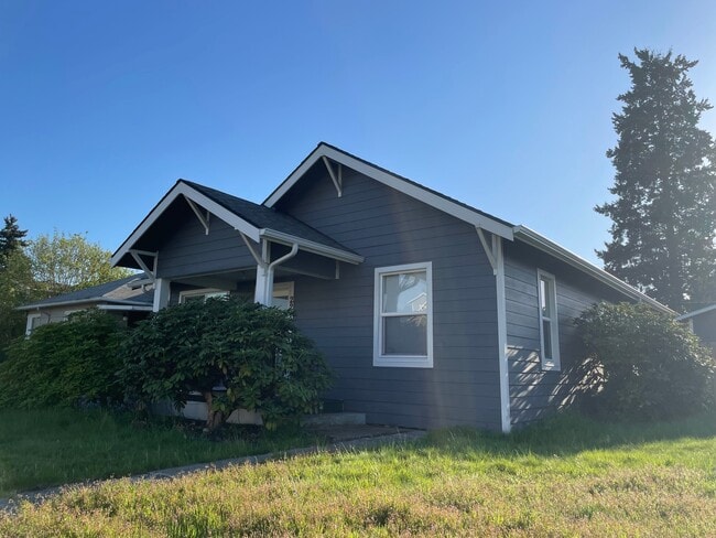 Photo - 221 F St SE