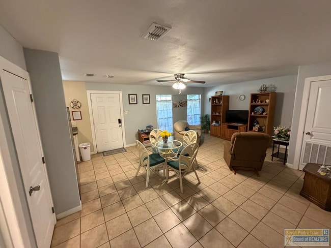 Photo - 121 E Madison St