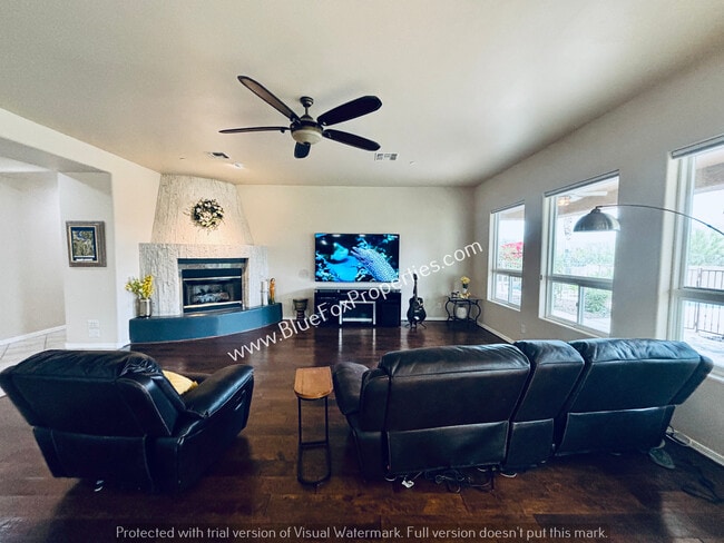 Photo - 732 W Burntwater Dr