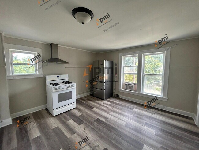 215 Lafayette St Unit 1