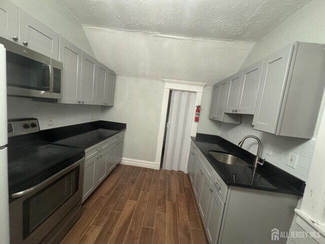 Photo - 155 Livingston Ave