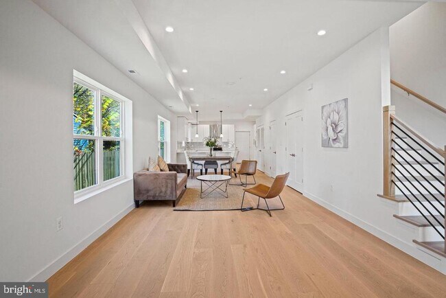 Photo - 4421 Kane Pl NE