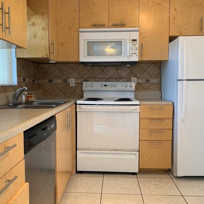 Photo - 9355 SW 8th St Unidad 208