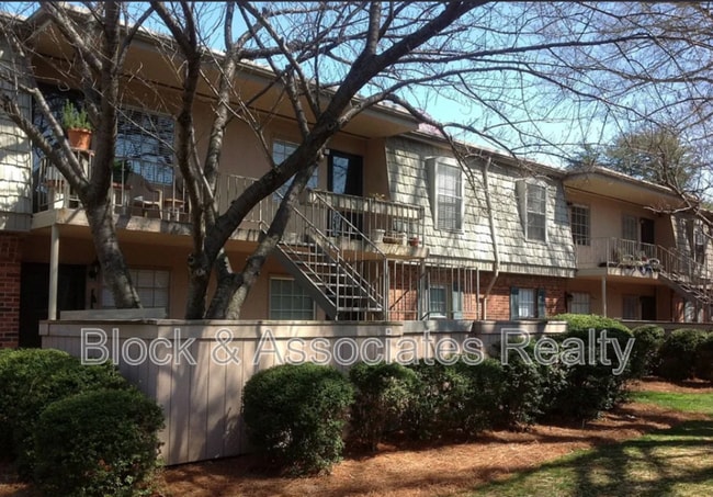 Building Photo - 3820 Country Club Rd