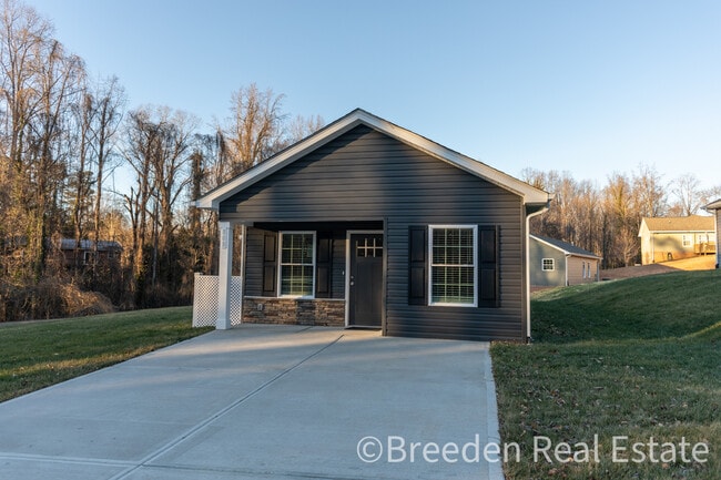 Photo - 808 5th Ave SW