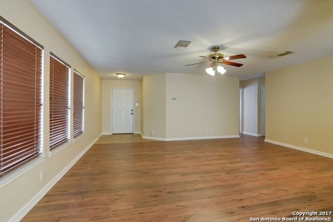 Photo - 3/2 1 Story Open Concept Far West SA
