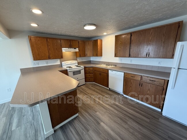 Photo - 1231 2nd St Unit Webster Apartments