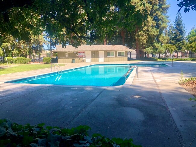 Photo - 5702 Tucson Dr Unit 4