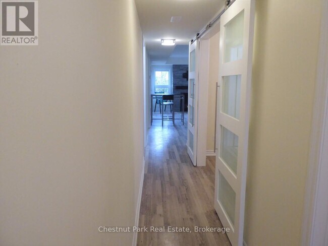 Photo - 2 Cove Ct Unité 102