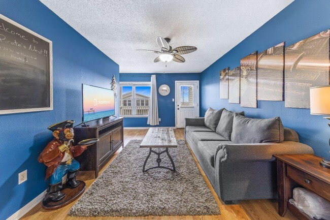 Building Photo - 1474 W Beach Blvd Rental