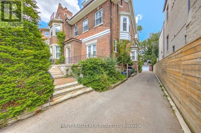 Photo - 11 Parkwood Ave Unité Lower