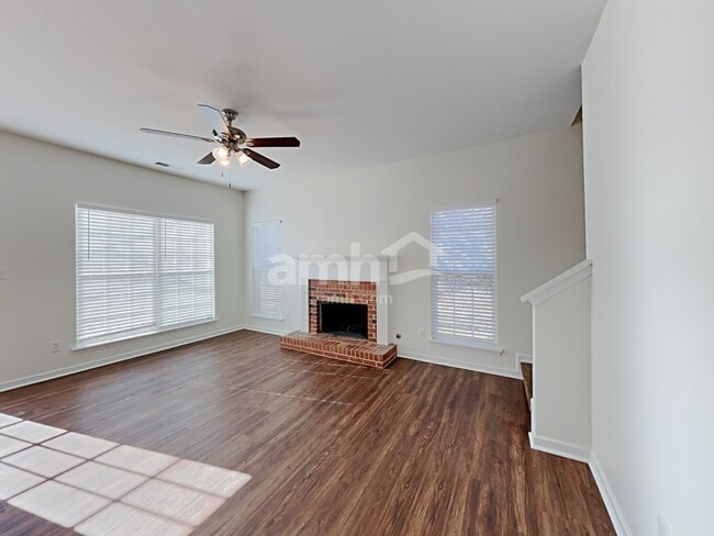 Photo - 2026 Oakbluff Way SW