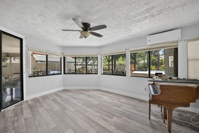 Photo - 11908 Glenmore Dr