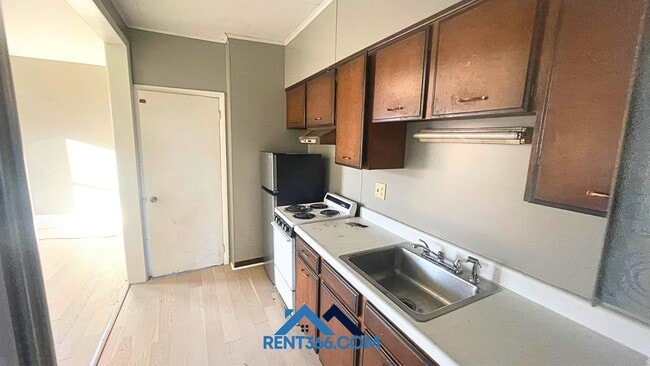 Photo - 101 N George St