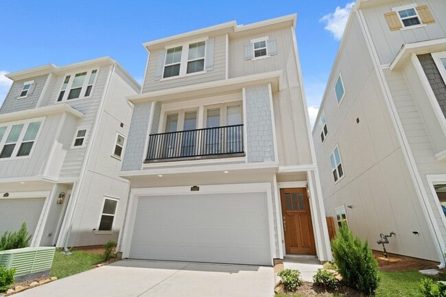 Building Photo - 13305 Moncloa Dr