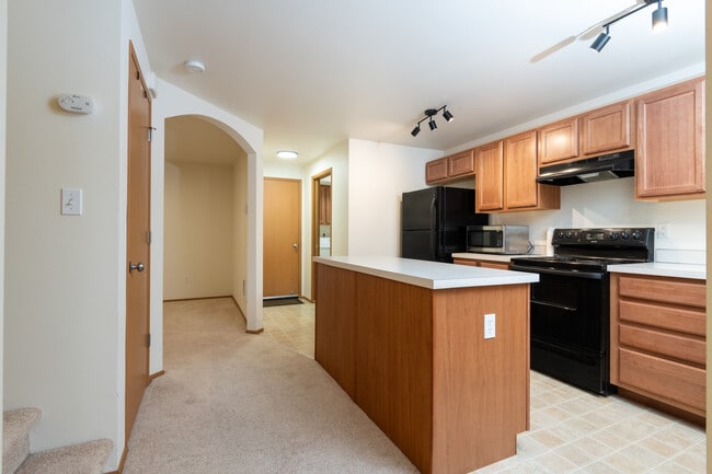 Photo - 2732 Hidden Springs Loop SE