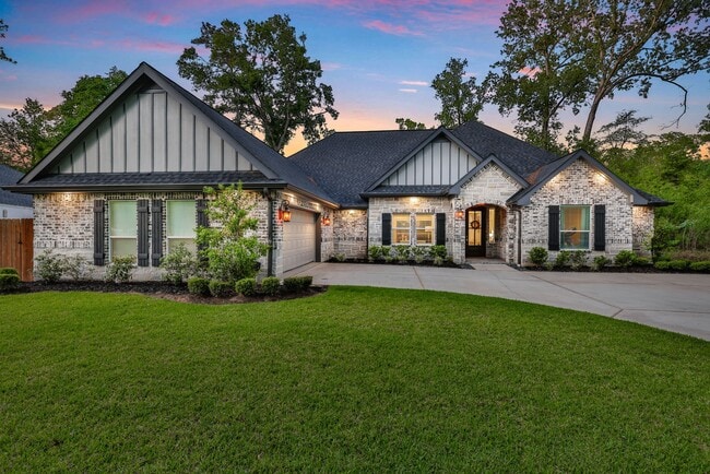 Building Photo - 2711 Constantine Dr