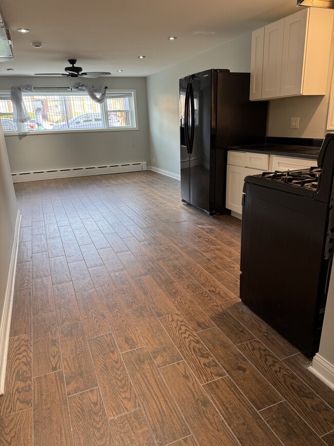 Photo - 1648 N McVicker Ave