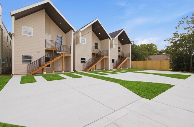Photo - 307 Bolden St