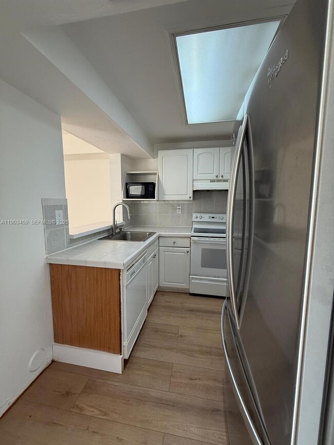 Photo - 11790 SW 18th St Unidad 107-3