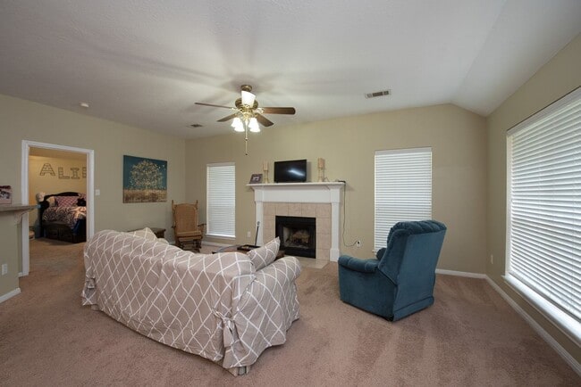 Photo - AUGUST PRE-LEASE! 3/3 Close to Campus - Across the Street from the Bus Stop!