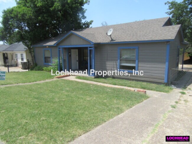 1 bedroom duplex in Dallas! - 1 bedroom duplex in Dallas! House