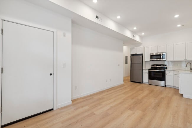 Building Photo - 5102 Arch St Unit 3 Rental